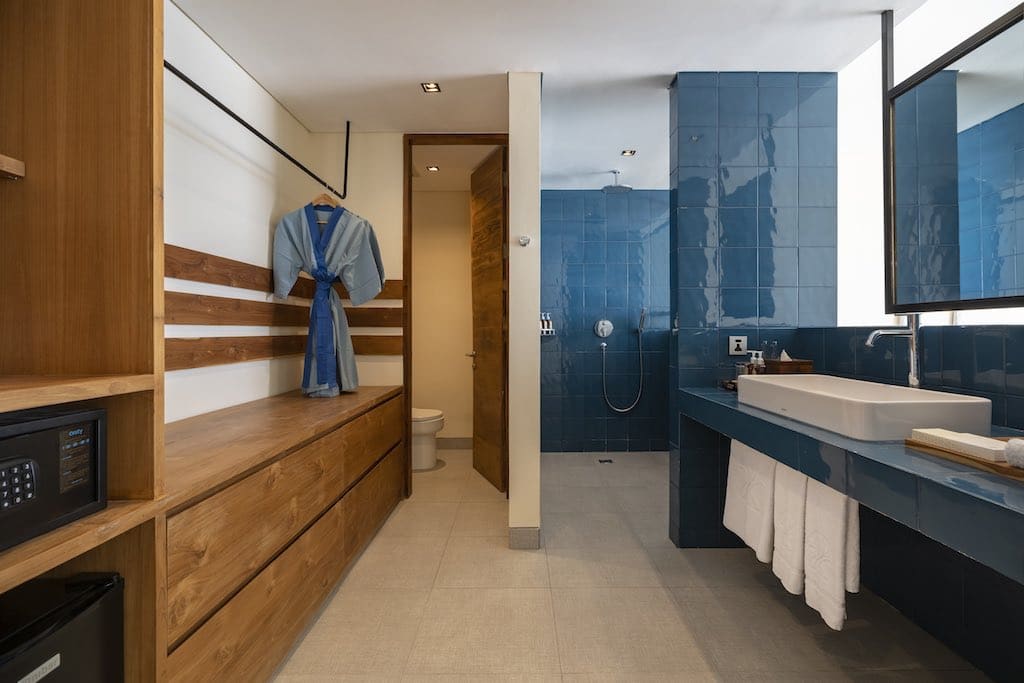 Adiwana Warnakali PADI 5 star dive resort bathroom