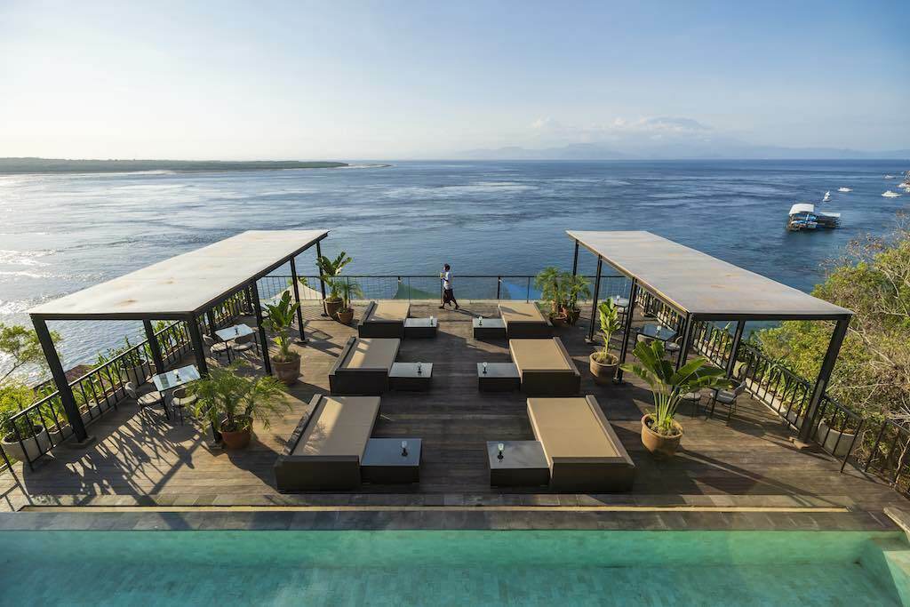 Adiwana Warnakali PADI 5 star dive resort Kolam Renang dek Nusa Penida Bali