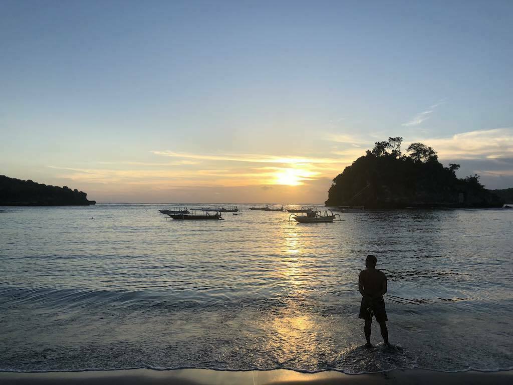 Crystal Bay Nusa Penida Bali Matahari terbenam