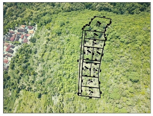 The land is divided in 9 plots. The first buyers can chose the size and the shape of their plot.