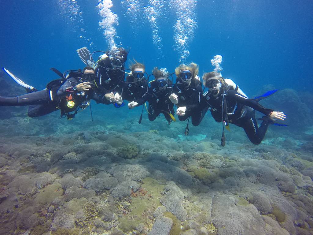 Happy divers diving Nusa Penida Bali with Warnakali