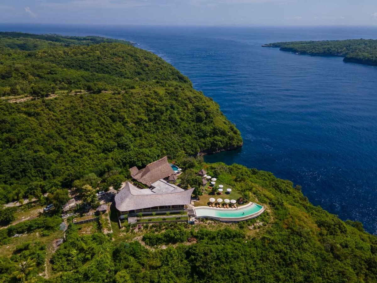 Aerial view of Amok Sun & Cliff Club on the cliff above Gamat Bay, Nusa Penida