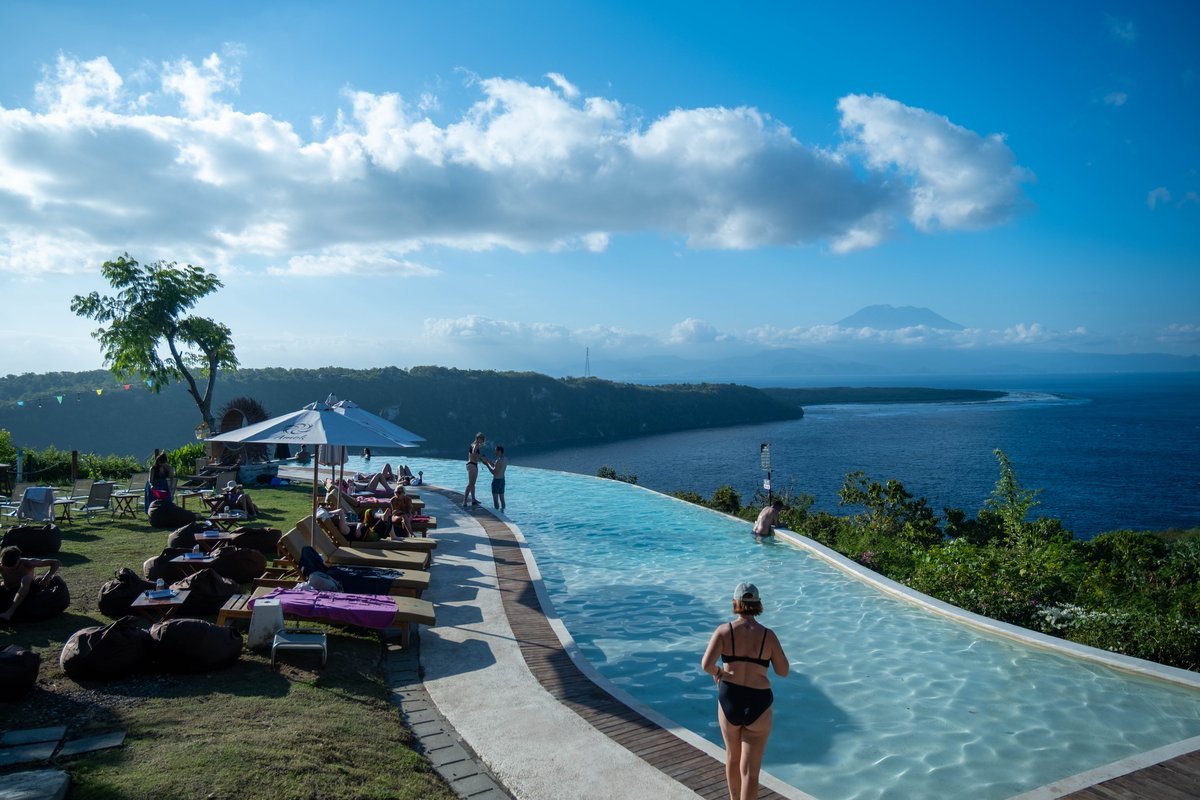 Amok's infinity pool facing Mount Agung in high season, Nusa Penida