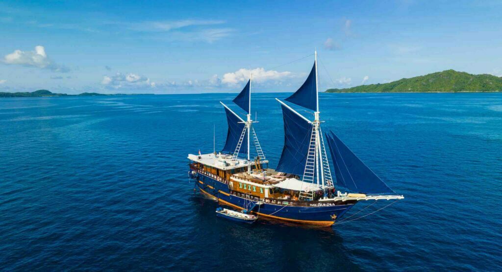 Liveaboard diving in Indonesia Dune Aurora