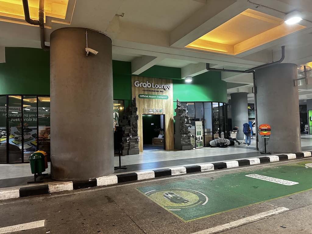 get around bali with grab airport lounge