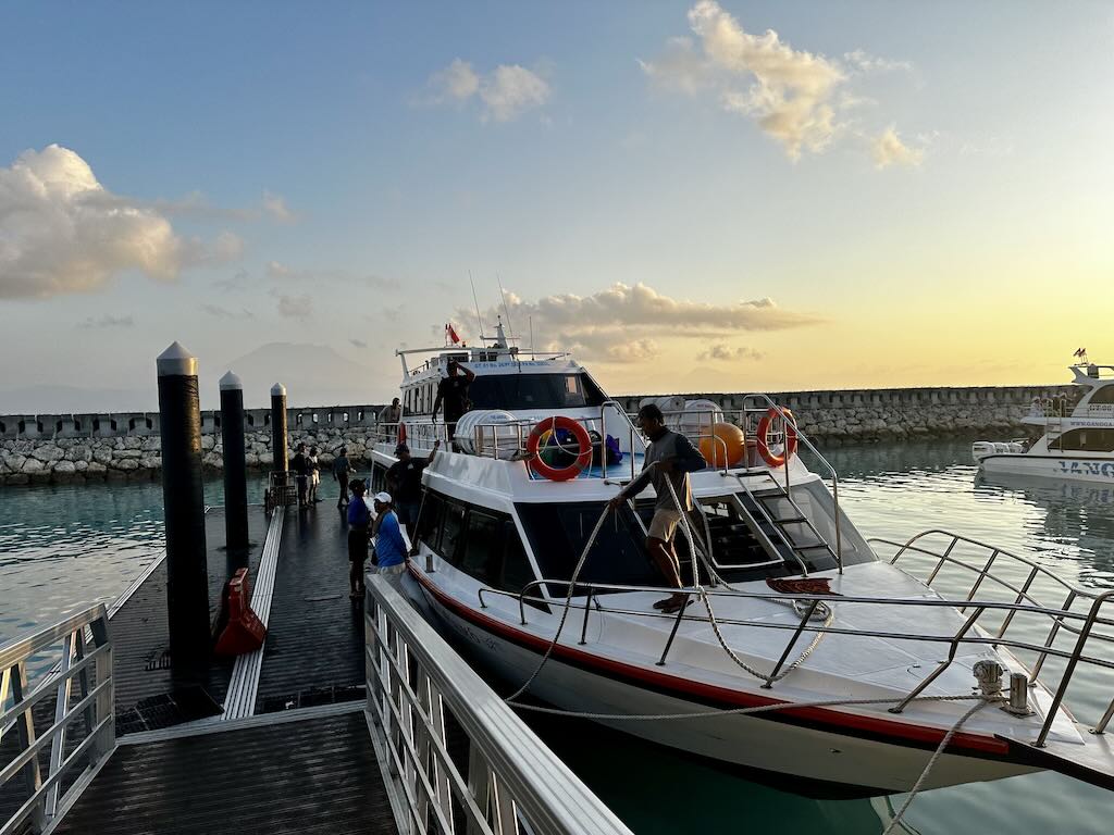 El puerto de Sampalan en Nusa Penida