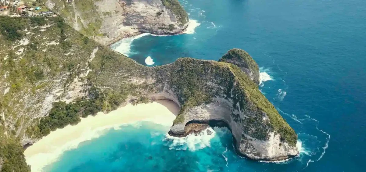 Kelingking Beach Nusa Penida Bali drone panorama