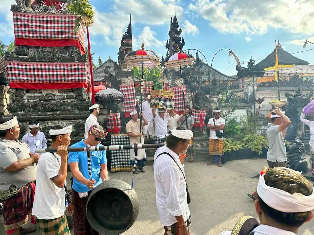 Final procession of the three-day Odalan ceremony at Pura Desa Segara Kukuh in Toyapakeh, Nusa Penida