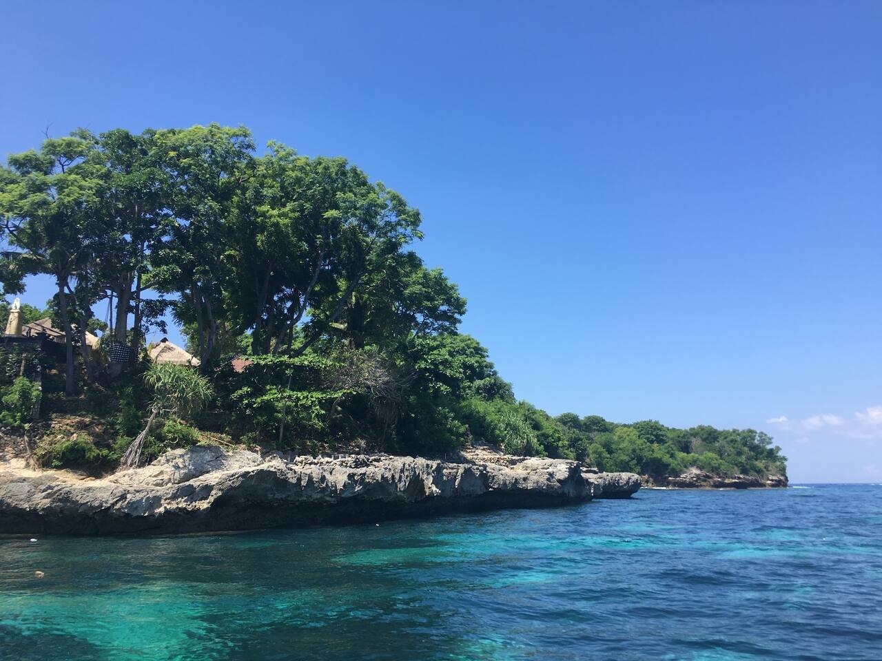 Calm turquoise water at Mushroom Bay on Nusa Lembongan