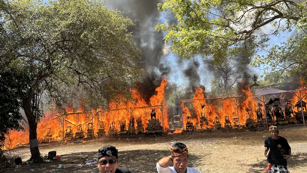 Row of petulangan engulfed in flames during the collective Ngaben cremation in Sebunibus