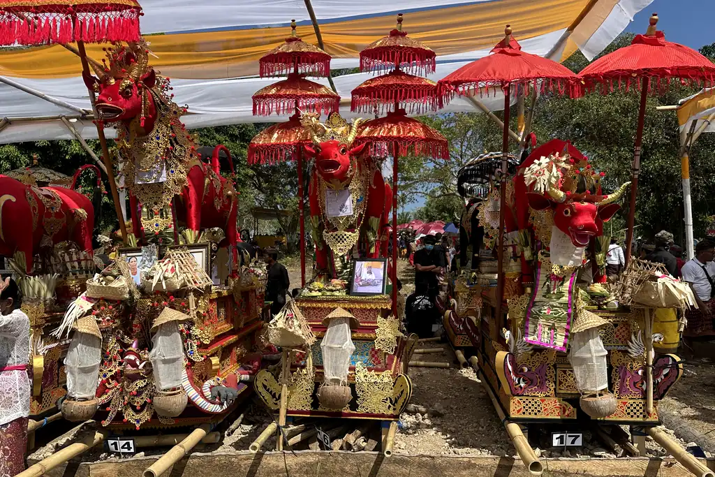 Decorated animal-shaped petulangan prepared for the Sebunibus cremation